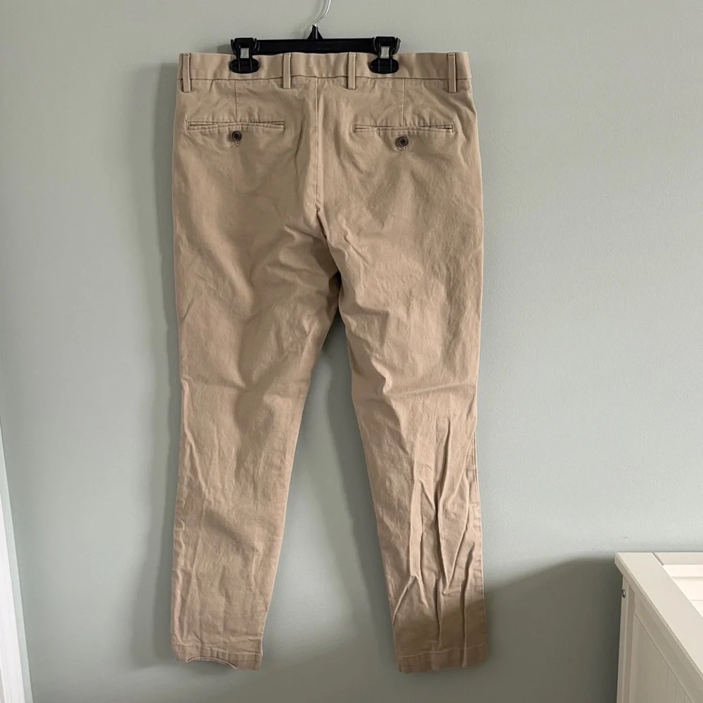 GAP Men’s Tan Chino Pants